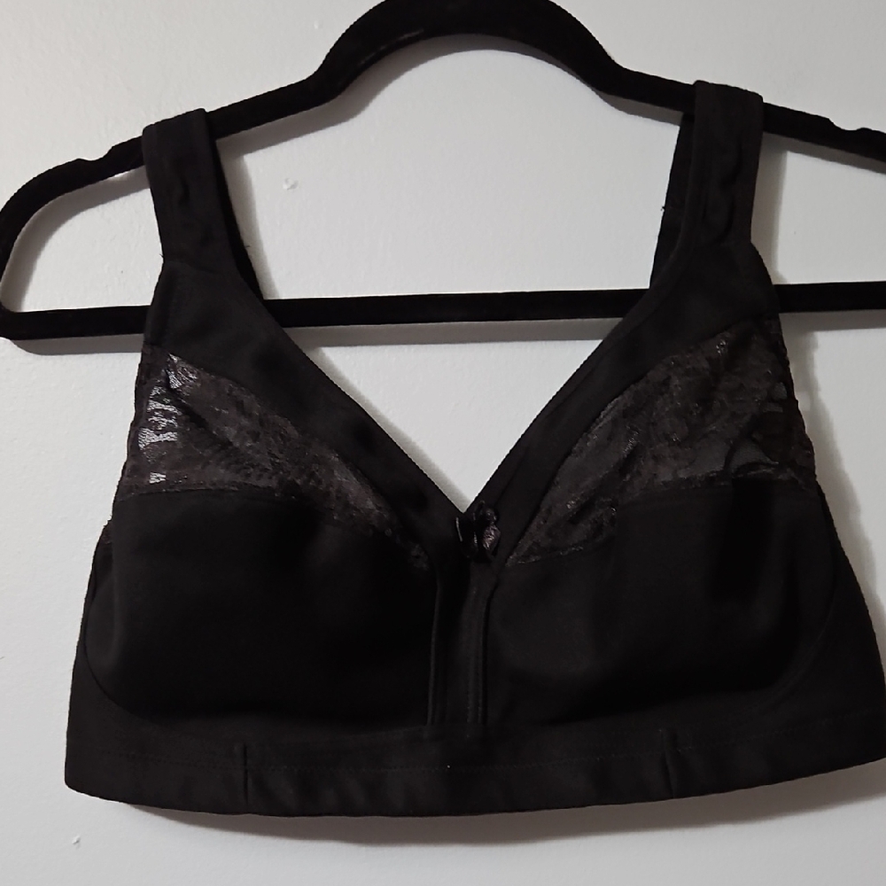 Breezies Elegant Support Full Coverage Black Lace Wireles Women's Bra Size 38DDD